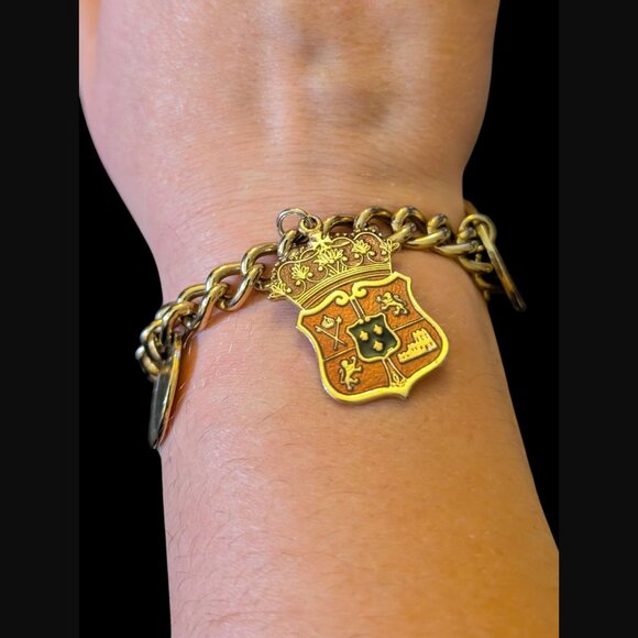 Gold Tone International Coin And Crest Charm Bracelet Size 7 - Picture 4 of 7